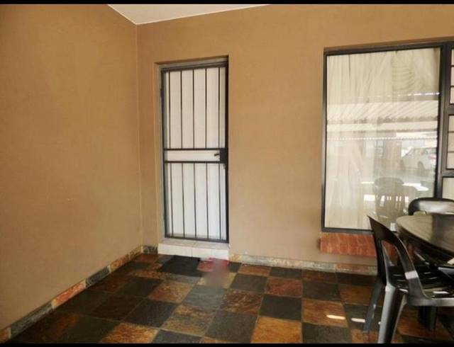 3 BEDROOM APARTMENT FOR SALE IN RAVENSWOOD